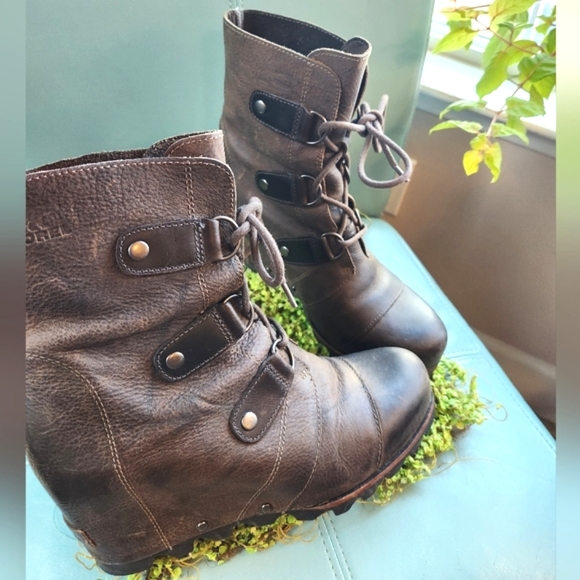 SOREL Joan Of Artic Brown Leather Lace Up Winter Weather Wedge Snow Boots 9 EUC - Picture 2 of 16